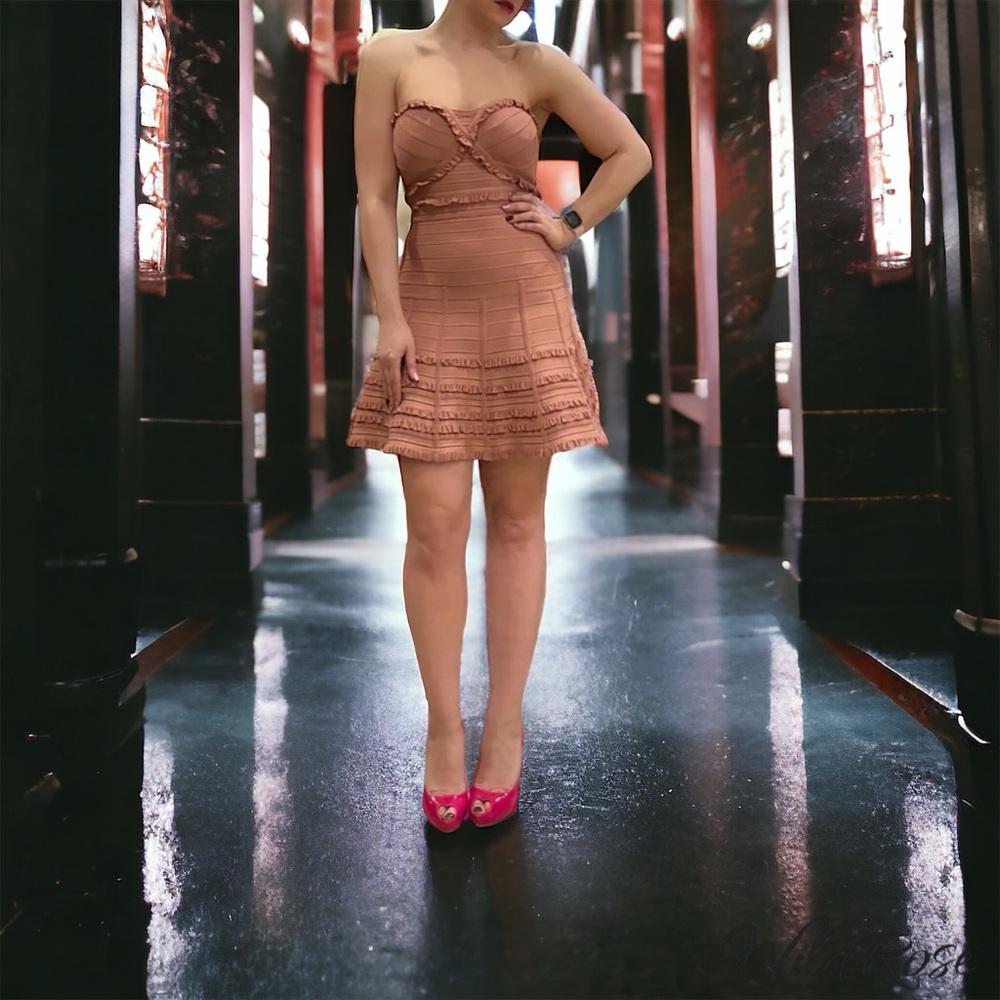 HERVE LEGER “LILIAN” Blush Powder Pink Bodycon Strapless Flair Dress SZ M
